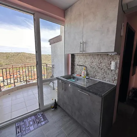 Sea Sky View Apartment *