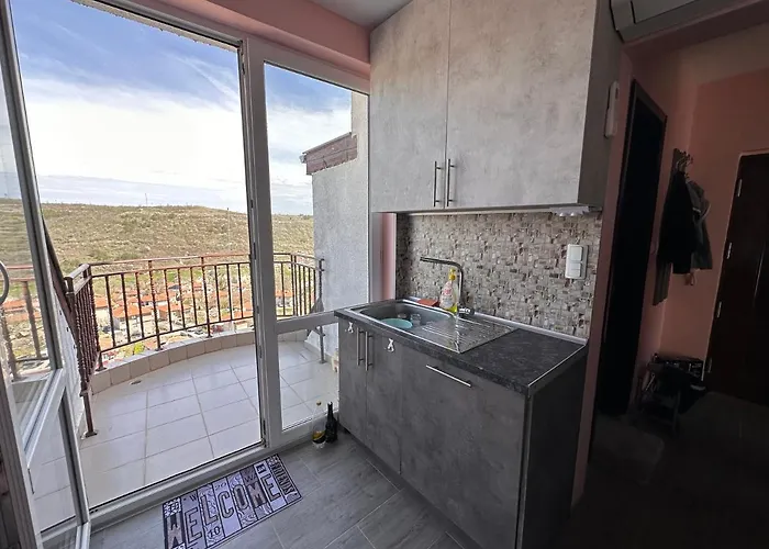 Sea Sky View Apartment *